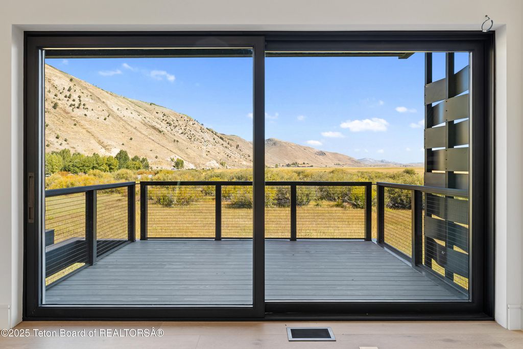 414 HIDDEN HOLLOW Drive, Jackson, WY 83001 photo 5