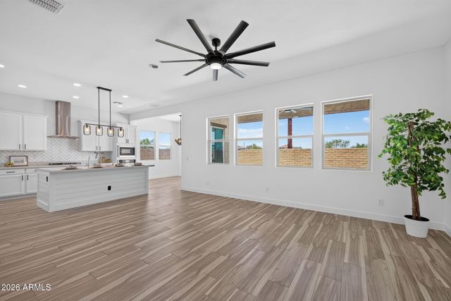 10740 E THATCHER Avenue, Mesa, AZ 85212