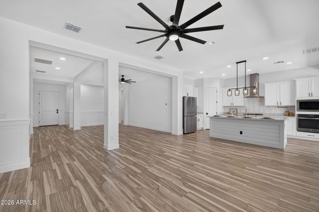 10740 E THATCHER Avenue, Mesa, AZ 85212