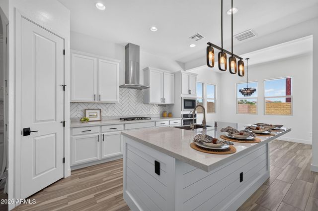 10740 E THATCHER Avenue, Mesa, AZ 85212