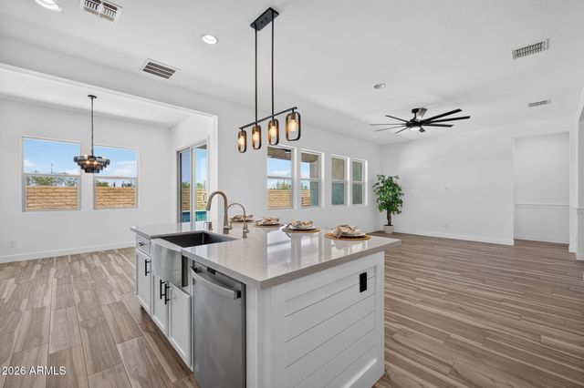 10740 E THATCHER Avenue, Mesa, AZ 85212