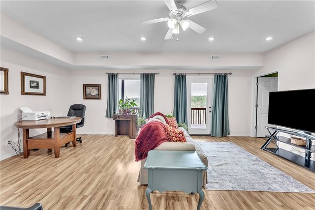 58 Cypress Point Lane, Holiday Island, AR 72631