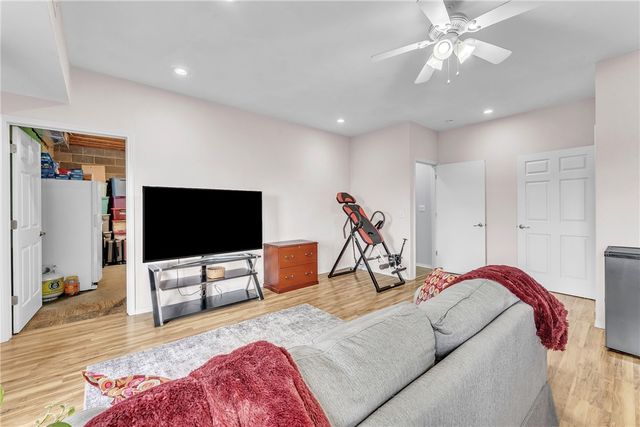 58 Cypress Point Lane, Holiday Island, AR 72631