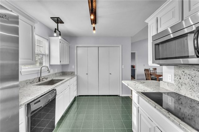 58 Cypress Point Lane, Holiday Island, AR 72631