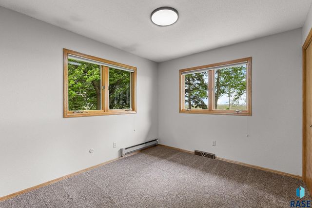 47516 271st St Street, Harrisburg, SD 57032