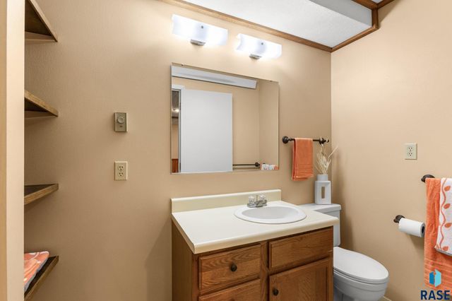 47516 271st St Street, Harrisburg, SD 57032