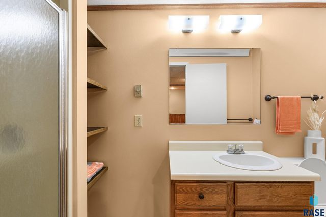 47516 271st St Street, Harrisburg, SD 57032