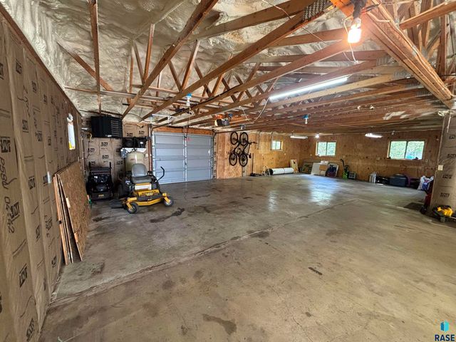 47516 271st St Street, Harrisburg, SD 57032