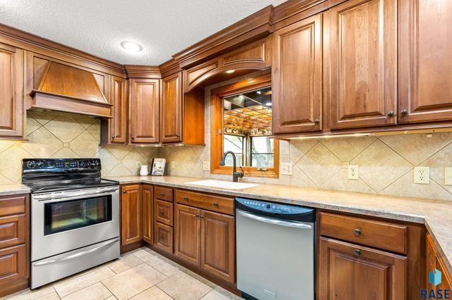 47516 271st St Street, Harrisburg, SD 57032