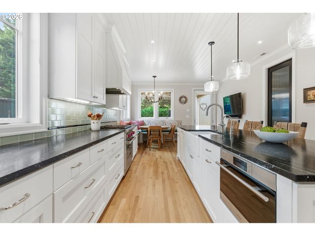 330 6TH St, Lake Oswego, OR 97034