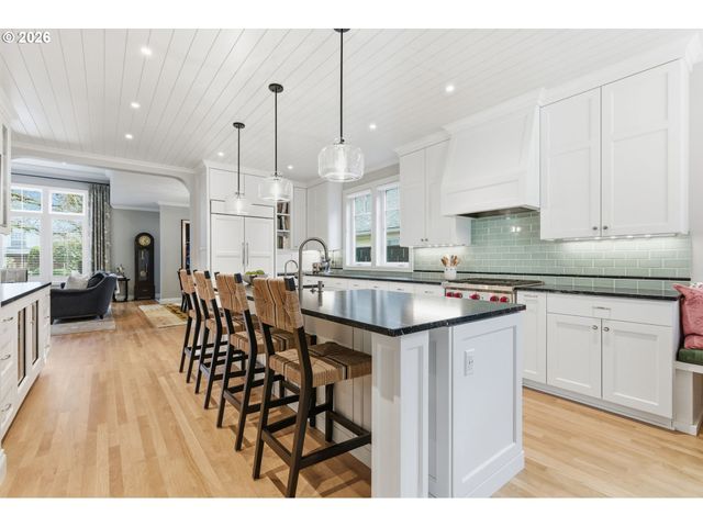 330 6TH St, Lake Oswego, OR 97034