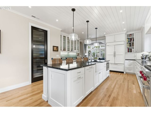 330 6TH St, Lake Oswego, OR 97034