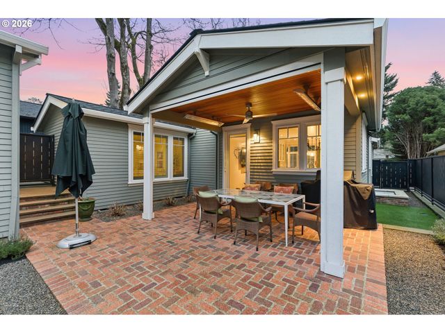 330 6TH St, Lake Oswego, OR 97034