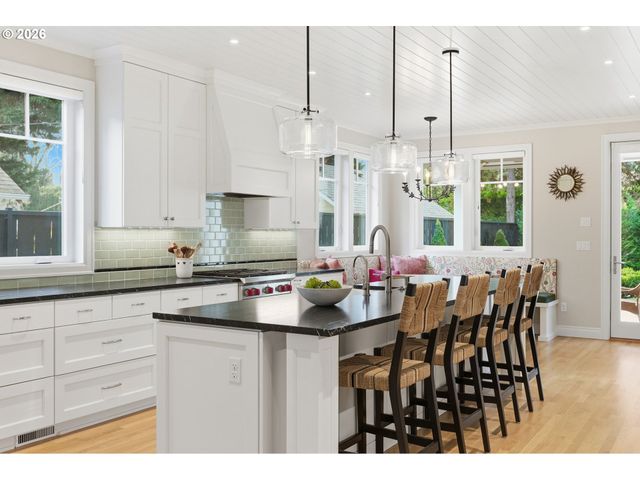 330 6TH St, Lake Oswego, OR 97034