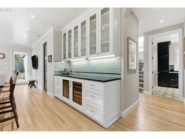 330 6TH St, Lake Oswego, OR 97034