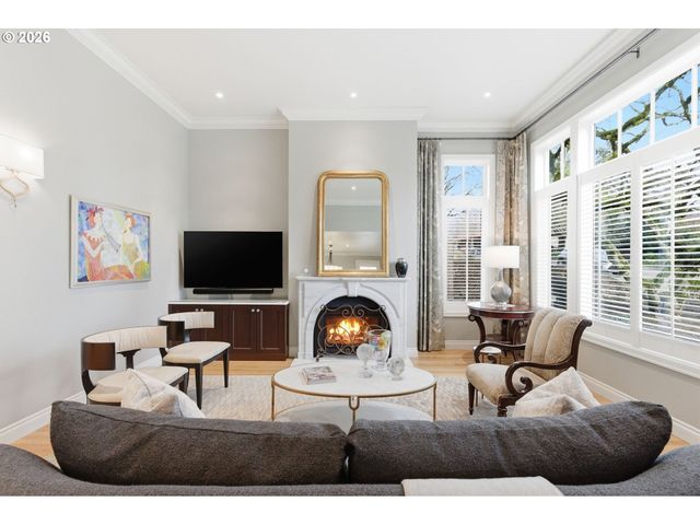 330 6TH St, Lake Oswego, OR 97034