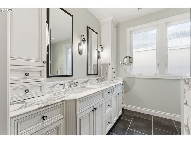 330 6TH St, Lake Oswego, OR 97034