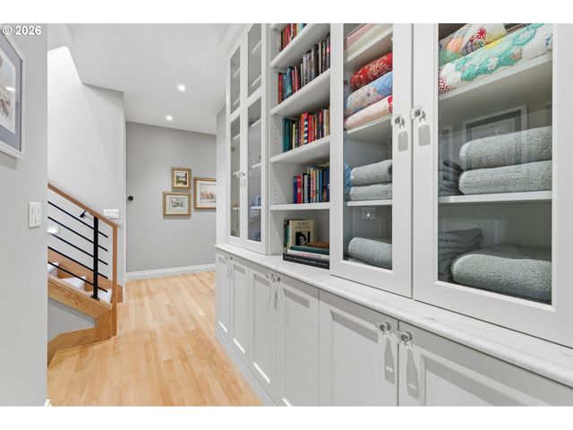 330 6TH St, Lake Oswego, OR 97034