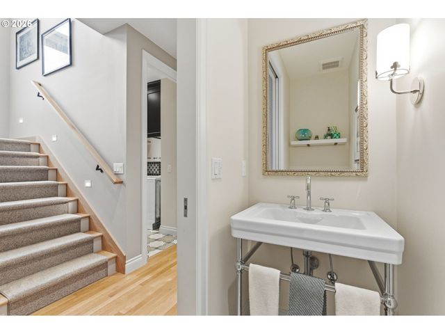 330 6TH St, Lake Oswego, OR 97034