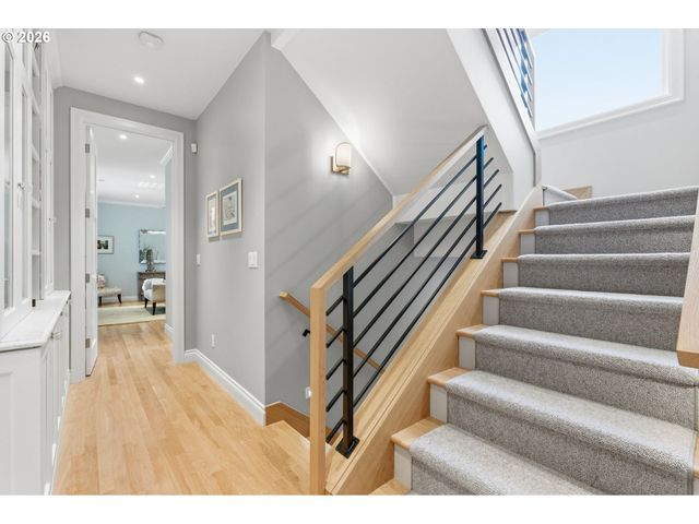 330 6TH St, Lake Oswego, OR 97034