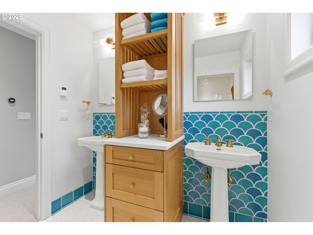 330 6TH St, Lake Oswego, OR 97034