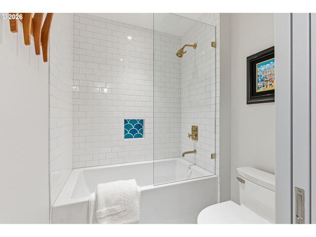 330 6TH St, Lake Oswego, OR 97034