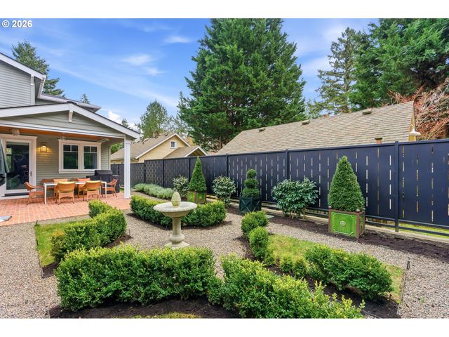 330 6TH St, Lake Oswego, OR 97034