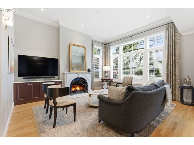 330 6TH St, Lake Oswego, OR 97034