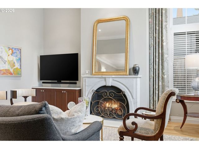 330 6TH St, Lake Oswego, OR 97034