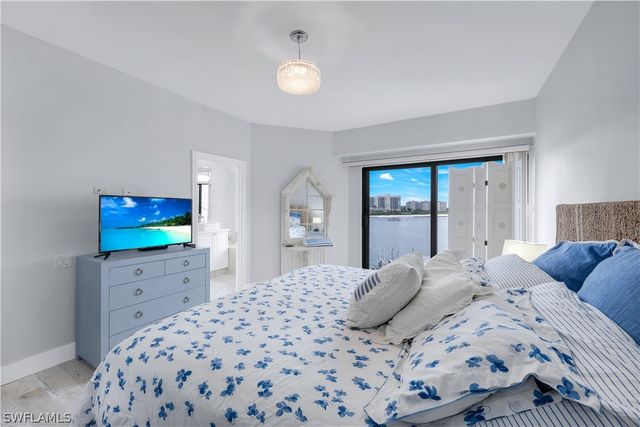 410 La Peninsula BLVD 410, Naples, FL 34113