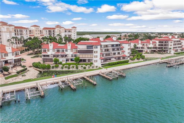 410 La Peninsula BLVD 410, Naples, FL 34113