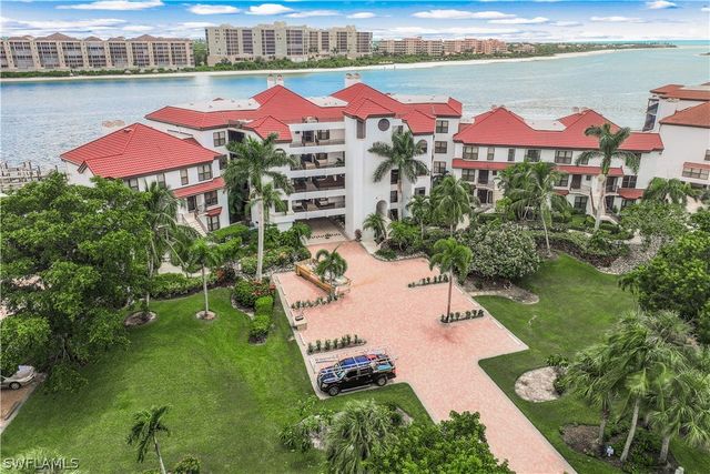 410 La Peninsula BLVD 410, Naples, FL 34113