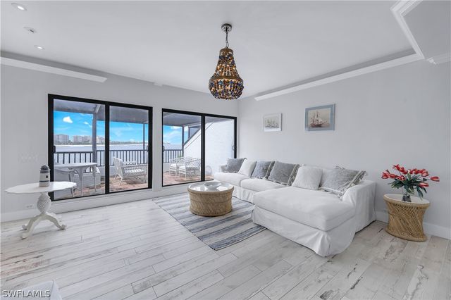 410 La Peninsula BLVD 410, Naples, FL 34113