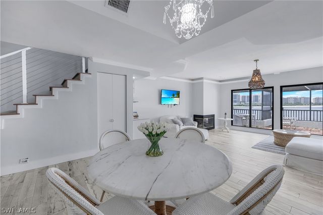 410 La Peninsula BLVD 410, Naples, FL 34113