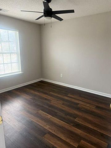 305 Fox Overlook, Woodstock, GA 30188