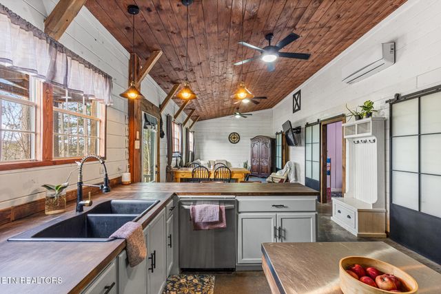 361 County Road 38, Riceville, TN 37370