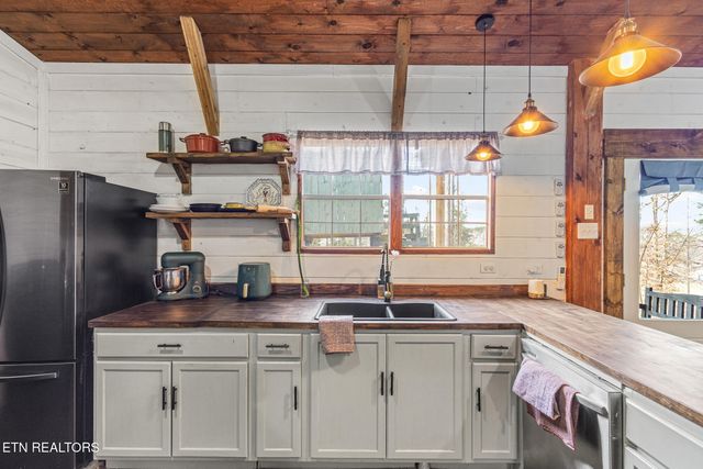 361 County Road 38, Riceville, TN 37370