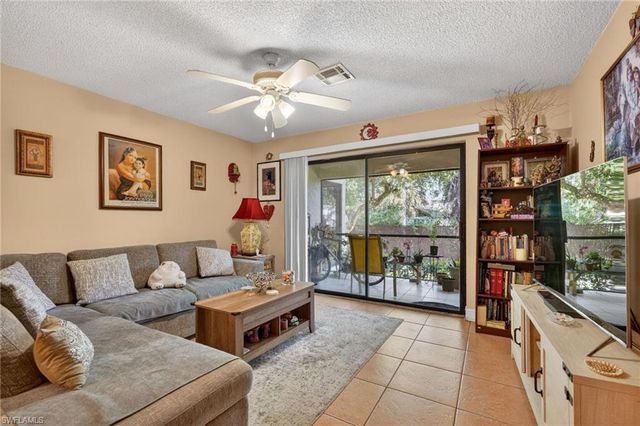 5232 Treetops DR L-102, Naples, FL 34113