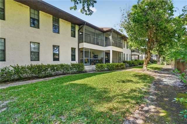 5232 Treetops DR L-102, Naples, FL 34113