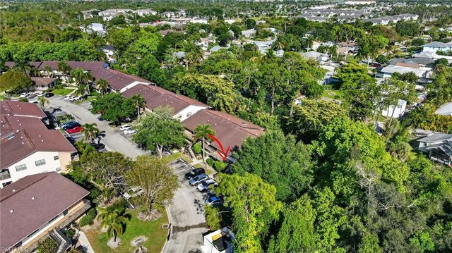 5232 Treetops DR L-102, Naples, FL 34113