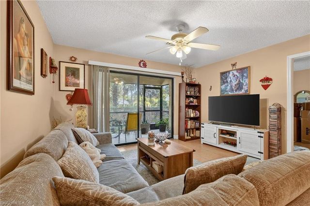 5232 Treetops DR L-102, Naples, FL 34113