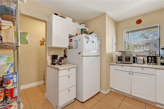 5232 Treetops DR L-102, Naples, FL 34113