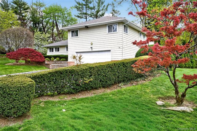 2 Vanad Drive, East Hills, NY 11576