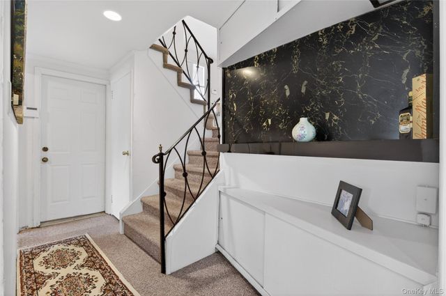 2 Vanad Drive, East Hills, NY 11576