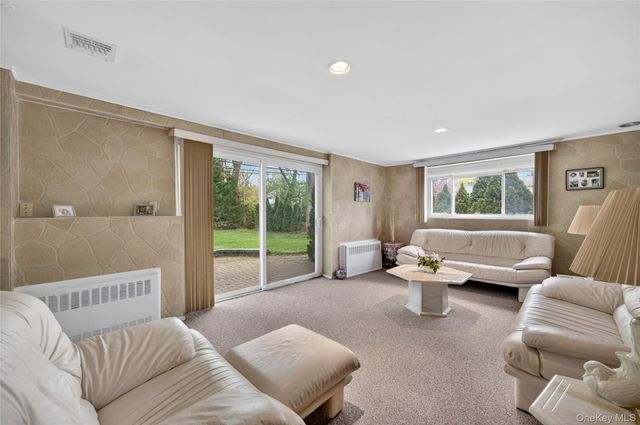 2 Vanad Drive, East Hills, NY 11576