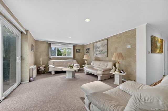 2 Vanad Drive, East Hills, NY 11576