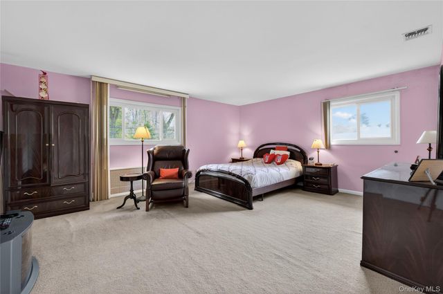 2 Vanad Drive, East Hills, NY 11576