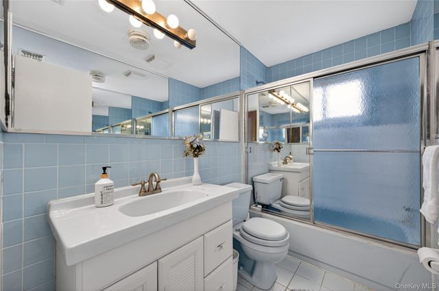 2 Vanad Drive, East Hills, NY 11576