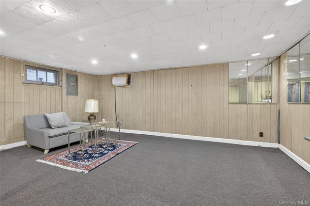 2 Vanad Drive, East Hills, NY 11576