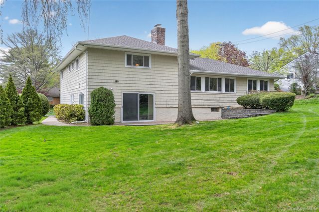 2 Vanad Drive, East Hills, NY 11576